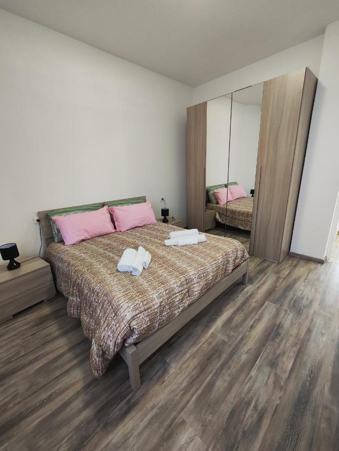 Appartamento C&Y Torelli 1 โนวารา ภายนอก รูปภาพ